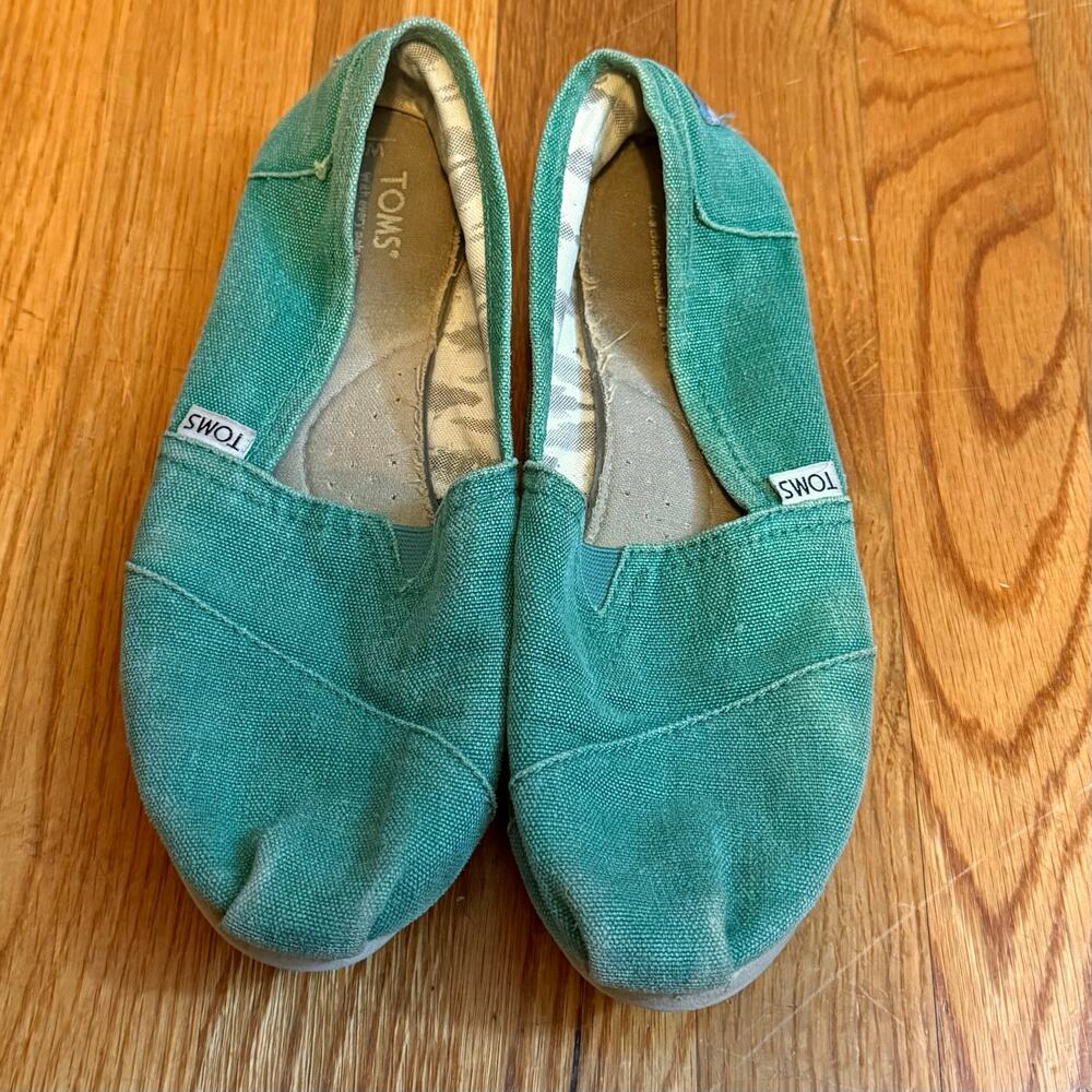 Tom’s Women’s 8 Green Canvas Slip on Shoe Classic Comfy Casual Stretch Summer